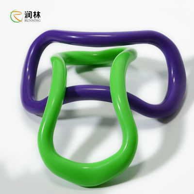 El múltiplo colorea el anillo de la aptitud de la yoga del 11.5*23cm con la manija anti del resbalón de la seguridad